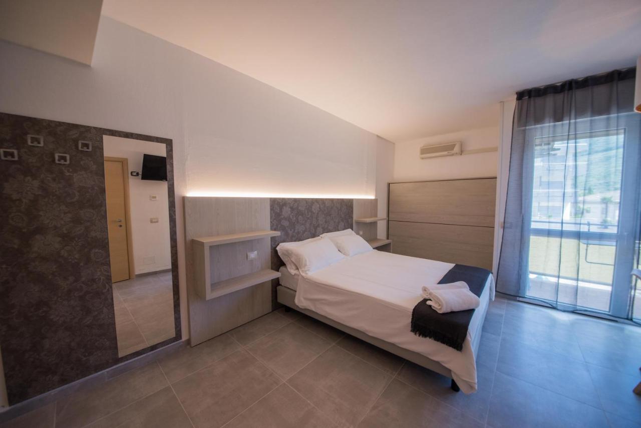 Residence Cristine Riva Zewnętrze zdjęcie